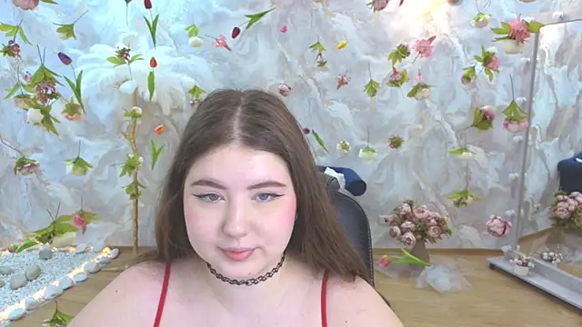 NicoleFoxery online show from May 18, 2026, 6:25 pm