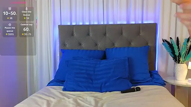 Ariana Petite online show from December 2, 2025, 12:27 am