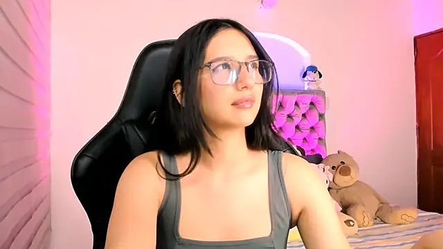 Snapshot of Luniverse chatting on November 27, 2025, 10:34 pm Luniverse online show from November 27, 2025, 10:34 pm