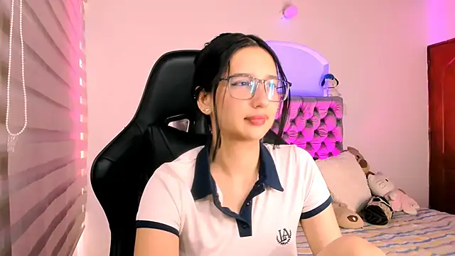 Snapshot of Luniverse chatting on December 2, 2025, 8:37 pm Luniverse online show from December 2, 2025, 8:37 pm