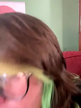 Snapshot of Bubblesgotcakee chatting on September 9, 2025, 5:23 pm Bubblesgotcakee online show from September 9, 2025, 5:23 pm