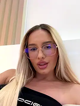 mollyxxx online show from September 11, 2025, 3:39 am