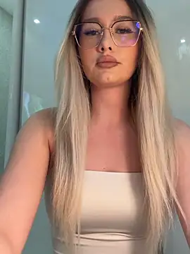 mollyxxx online show from March 9, 2026, 3:21 am