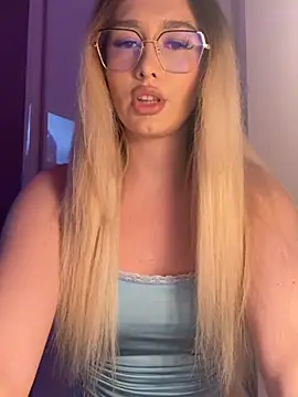 mollyxxx online show from March 11, 2026, 3:12 am