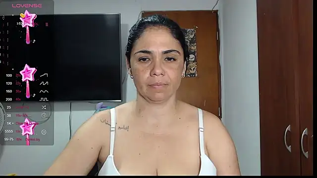 Snapshot of selena_ferri chatting on February 14, 2025, 2:50 am selena ferri online show from February 14, 2025, 2:50 am