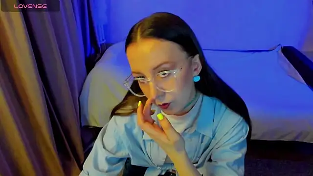 CurlySteph online show from April 17, 2026, 7:50 pm