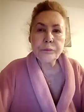 Hottie-Mom online show from May 26, 2026, 9:22 pm