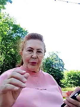 Snapshot of Hottie-Mom chatting on June 18, 2026, 10:52 am Hottie-Mom online show from June 18, 2026, 10:52 am