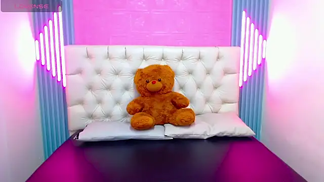 Snapshot of Dona_and_Carl chatting on December 15, 2024, 2:52 am Dona and Carl online show from December 15, 2024, 2:52 am