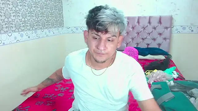 Snapshot of Dona_and_Carl chatting on January 22, 2025, 3:09 am Dona and Carl online show from January 22, 2025, 3:09 am