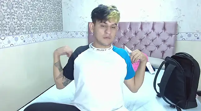 Snapshot of Dona_and_Carl chatting on March 19, 2025, 3:09 am Dona and Carl online show from March 19, 2025, 3:09 am