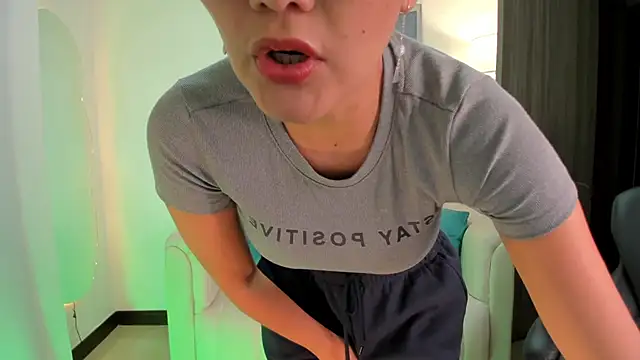 SaraParker  online show from October 13, 2025, 2:11 am