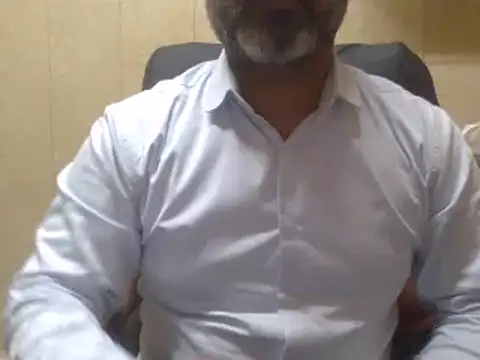 Snapshot of hairymaster95 chatting on January 30, 2025, 4:06 am hairymaster95 online show from January 30, 2025, 4:06 am