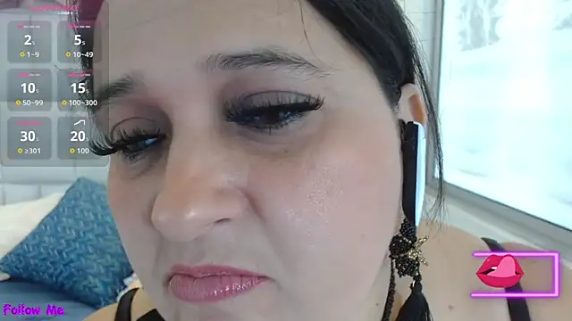 Kerly Doll online show from November 30, 2025, 12:53 pm