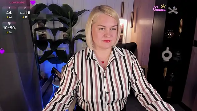 YolandaKiss online show from May 13, 2026, 8:06 pm