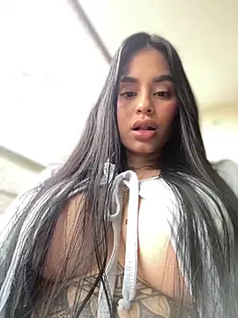 Snapshot of LaraHenao chatting on January 5, 2025, 1:26 pm LaraHenao online show from January 5, 2025, 1:26 pm