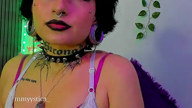 Rainnbow  online show from April 21, 2026, 8:20 am