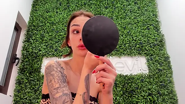 realhotfallingdevil online show from April 7, 2026, 4:02 am