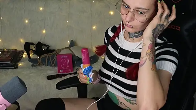 Snapshot of Ginger_Stay chatting on October 2, 2025, 11:01 pm Ginger Stay online show from October 2, 2025, 11:01 pm