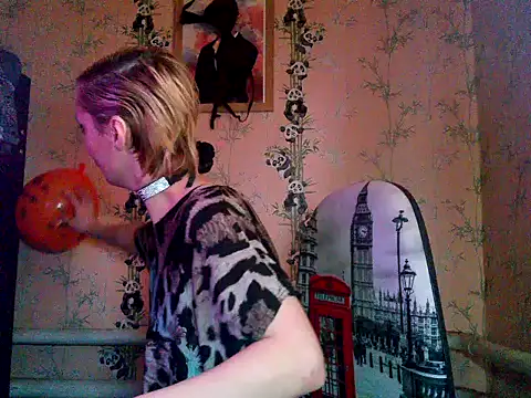 Snapshot of WildMissNiks chatting on October 29, 2025, 8:27 am WildMissNiks online show from October 29, 2025, 8:27 am