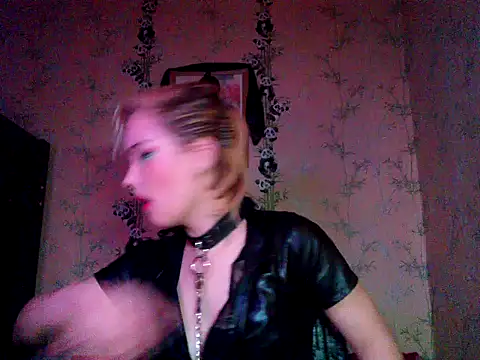 WildMissNiks online show from November 11, 2025, 8:58 am