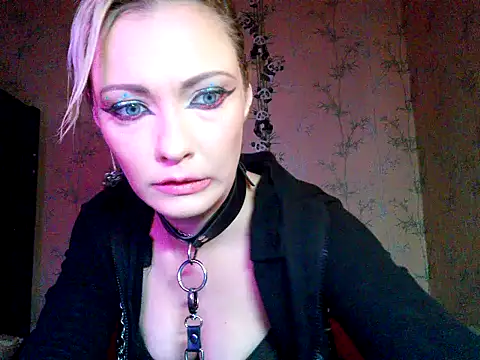 WildMissNiks online show from November 21, 2025, 9:19 am