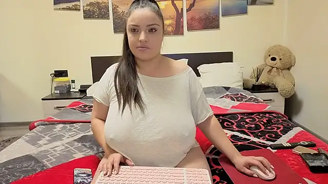 adelline online show from February 2, 2026, 9:46 pm