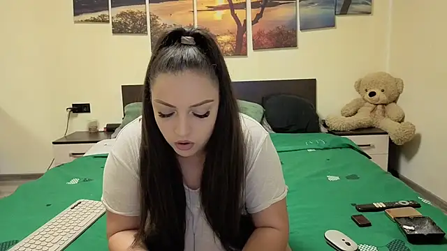 adelline online show from April 6, 2026, 8:54 pm