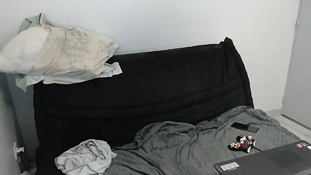 missthon0 online show from March 12, 2025, 1:30 pm