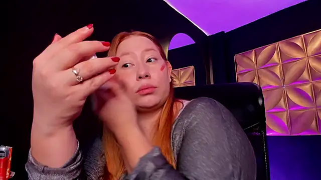 hannamartinn online show from September 17, 2025, 3:03 pm