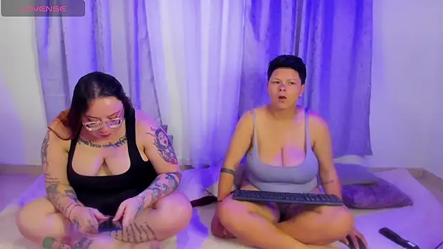 MiaYMolly online show from April 13, 2026, 1:55 am