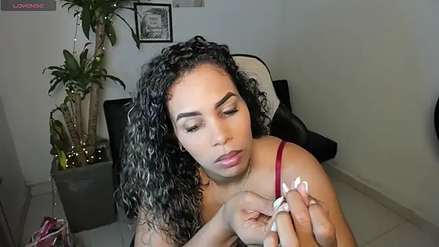alyssannVhm online show from May 28, 2026, 11:02 pm