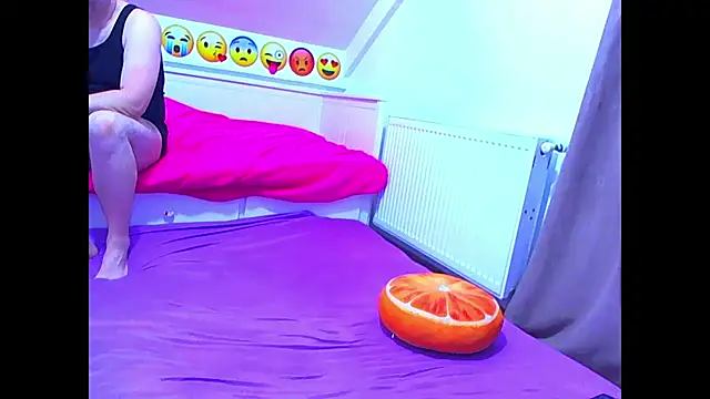 evehotty online show from February 17, 2026, 8:04 pm