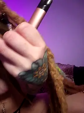 LucidLucy online show from November 28, 2025, 1:30 am