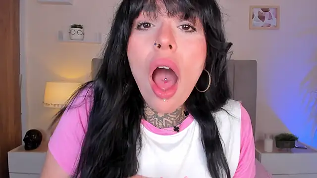 curvyliciousss online show from March 16, 2025, 4:01 pm