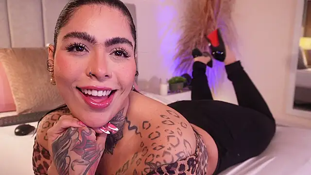 curvyliciousss online show from October 11, 2025, 4:49 pm