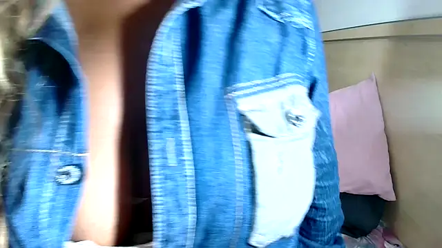 Snapshot of sexyindianchic chatting on February 8, 2025, 2:15 am sexyindianchic online show from February 8, 2025, 2:15 am