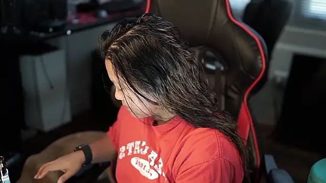 Bubbleliyah online show from December 1, 2024, 4:29 pm