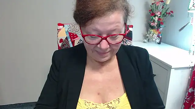 Snapshot of Adelewildx chatting on December 4, 2024, 4:32 am Adelewildx online show from December 4, 2024, 4:32 am