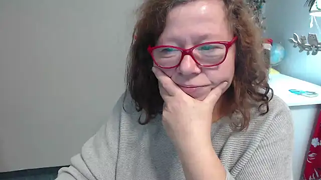 Snapshot of Adelewildx chatting on December 17, 2024, 8:01 am Adelewildx online show from December 17, 2024, 8:01 am