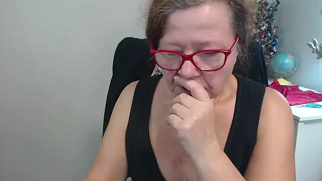 Snapshot of Adelewildx chatting on December 18, 2024, 9:04 am Adelewildx online show from December 18, 2024, 9:04 am