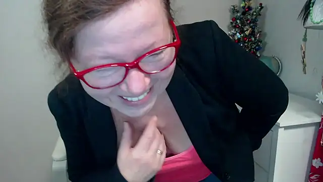 Snapshot of Adelewildx chatting on January 8, 2025, 4:44 am Adelewildx online show from January 8, 2025, 4:44 am