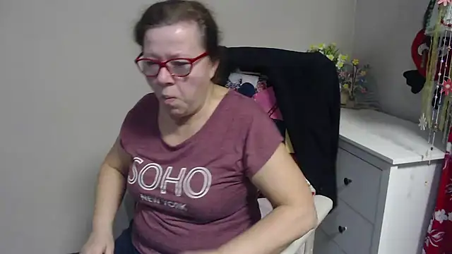 Snapshot of Adelewildx chatting on February 5, 2025, 4:37 am Adelewildx online show from February 5, 2025, 4:37 am
