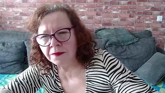 Snapshot of Adelewildx chatting on February 22, 2025, 8:18 am Adelewildx online show from February 22, 2025, 8:18 am