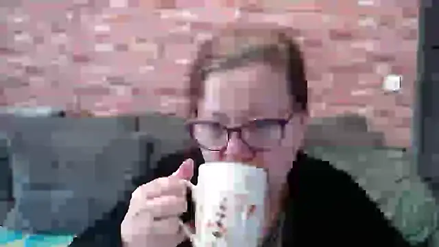 Snapshot of Adelewildx chatting on February 28, 2025, 11:25 am Adelewildx online show from February 28, 2025, 11:25 am