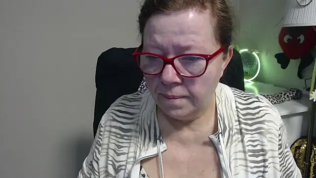 Snapshot of Adelewildx chatting on March 18, 2025, 4:15 am Adelewildx online show from March 18, 2025, 4:15 am