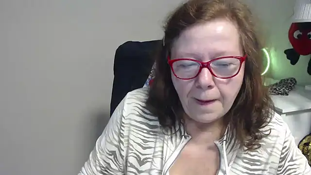 Snapshot of Adelewildx chatting on March 18, 2025, 10:25 am Adelewildx online show from March 18, 2025, 10:25 am
