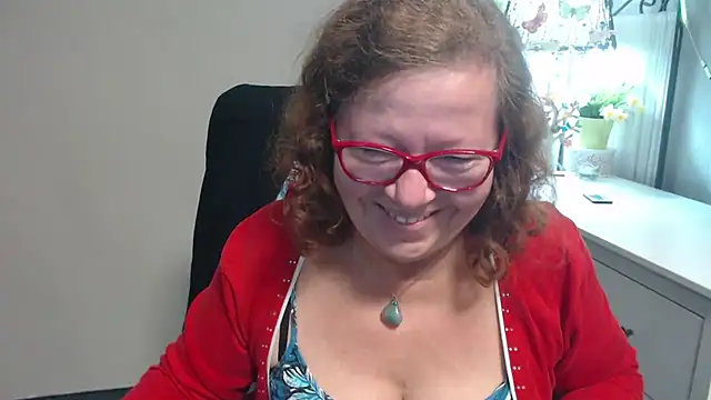 Snapshot of Adelewildx chatting on September 16, 2025, 4:02 am Adelewildx online show from September 16, 2025, 4:02 am
