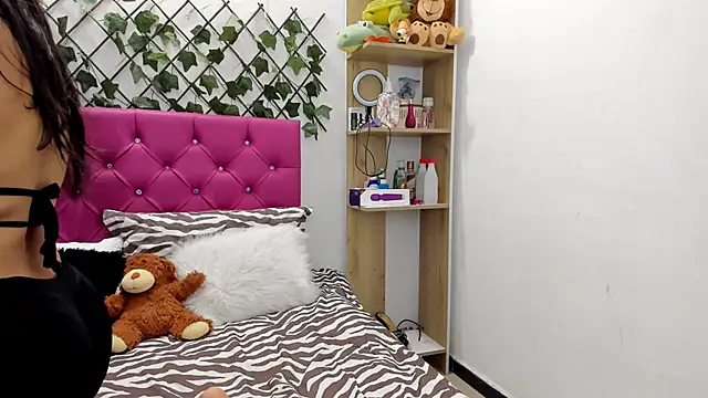 BellaBellosinia online show from October 26, 2025, 1:55 am