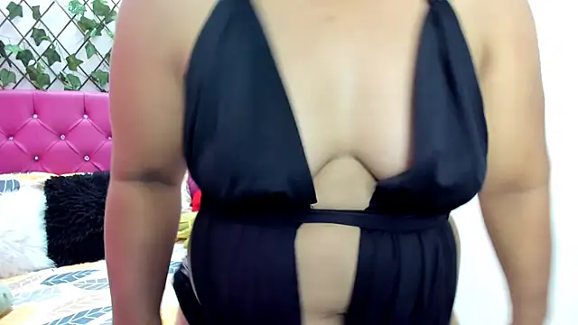 BellaBellosinia online show from June 12, 2026, 6:51 pm